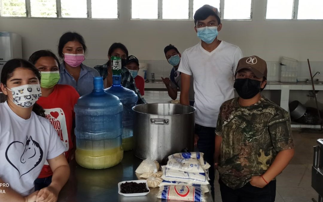 Prácticas de Procesamiento Sobre Elaboración de Vino a Base de Naranja, Arroz y Pasas. Estudiantes de 11° BTPDA, Instituto Técnico Gubernamental Ingeniero Luis Rigoberto Santos.