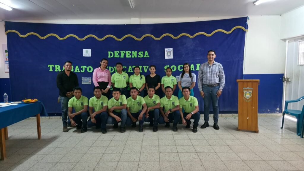 🎓 DEFENSA DE TRABAJO EDUCATIVO SOCIAL 2025 🌱📚

El Instituto Gubernamental “San Francisco” llevó a cabo con éxito la defensa del Trabajo Educativo Social 2025 (TES), una actividad formativa que representa el esfuerzo, dedicación y compromiso de nuestros estudiantes de último año. 💪👩‍🌾👨‍🔧

Durante las presentaciones, los jóvenes demostraron los conocimientos, habilidades y valores adquiridos a lo largo de su proceso educativo, presentando propuestas orientadas al desarrollo comunitario, la sostenibilidad y la innovación agroforestal mediante los 4 componentes de:
Alfabetizacion, Relevo por la Vida, Emprendedurismo y  Civico Morazanico.🌿🌾

Agradecemos a los docentes asesores y a la terna evaluadora por su acompañamiento, así como a cada estudiante por su empeño en desarrollar su Trabajo Educativo Social con exito. 🤝✨

Jose Roberto Canizales

¡Felicidades a nuestros futuros egresados del BTPIDAF por culminar con éxito esta importante etapa de su formación técnica! 🎉